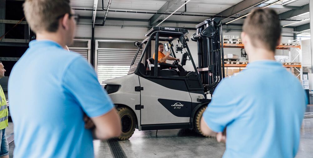 Sustainable and environmentally friendly: We only use electric forklifts.
