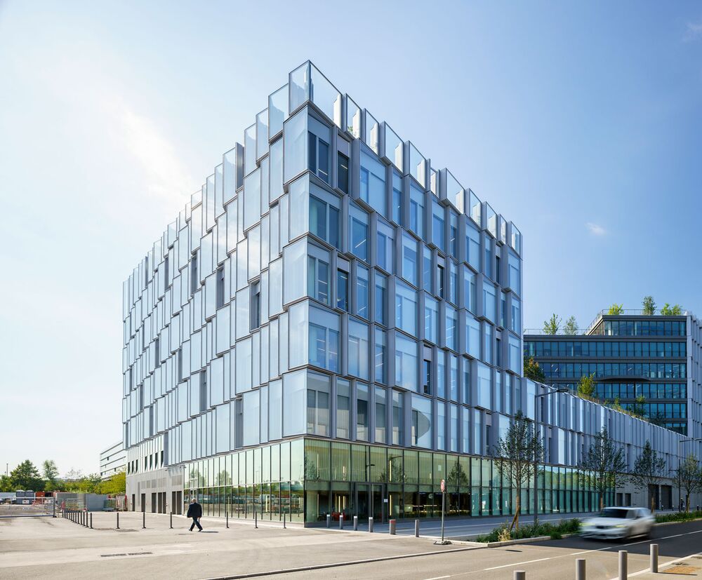 LeBiotope in Lille: The 750 trees and shrubs can only be surmised from the road.