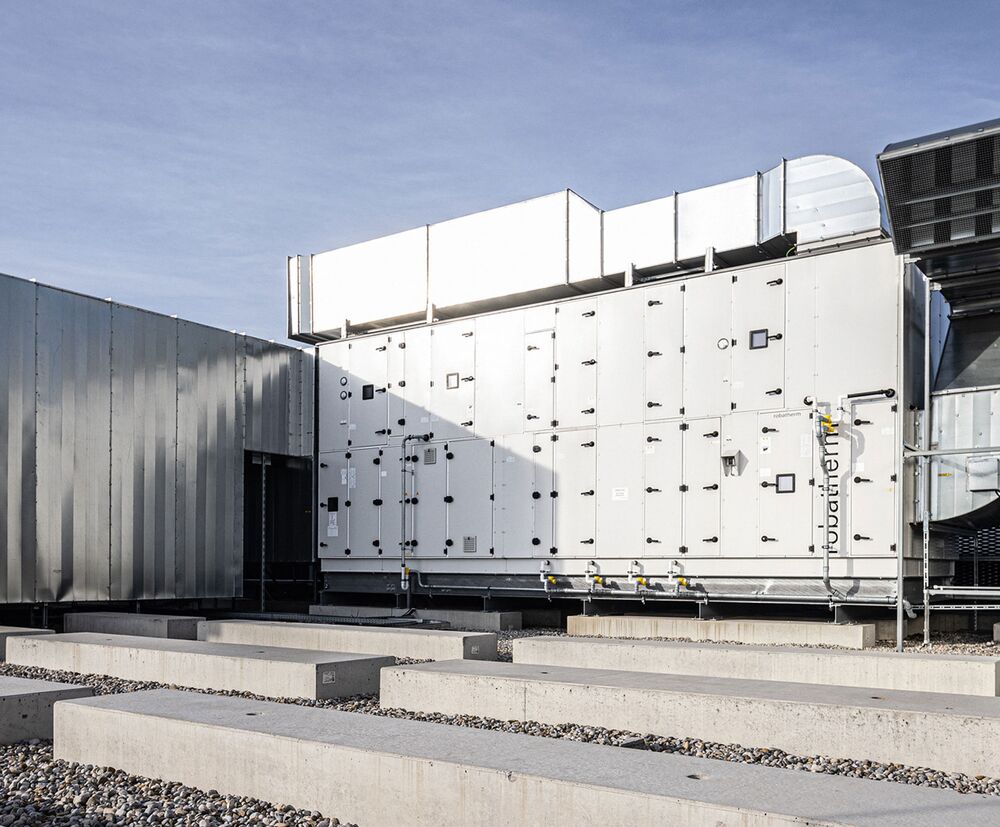 The cooling and heating mode of the air handling units is handled by integrated heat pumps.