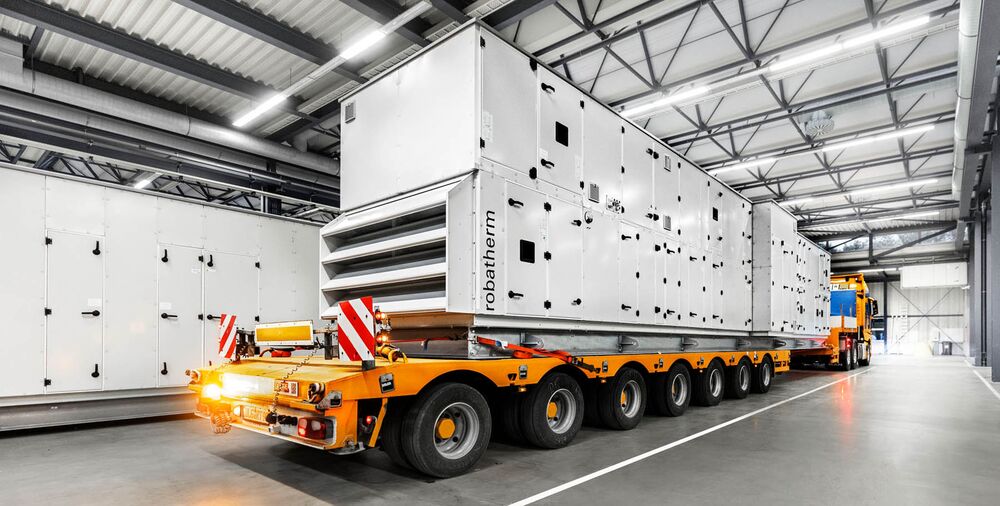 14 tonnes se mettent en mouvement. La vidéo complète de la livraison est disponible sur YouTube.