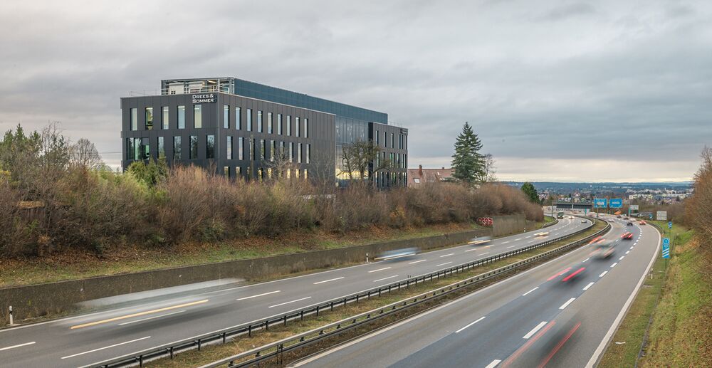 Blueprint for climate-friendly architecture: The new office building on the Drees & Sommer corporate campus is a green flagship.