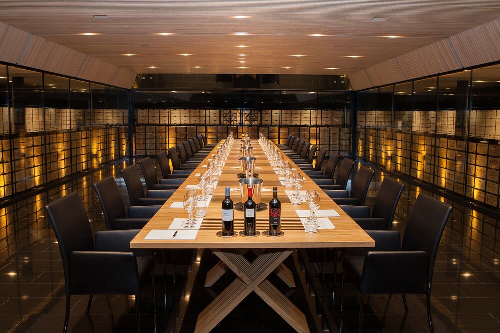 Damit die 60.000 Flaschen feinster Tropfen optimal gelagert sind, sorgen 3 robatherm RLT-Geräte im Weinkeller für perfekte Raumluft.