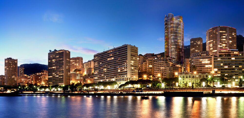 Spectacular Silhouette: The „Tour Odeon“ featuring robatherm air handling technology dominates the Monaco skyline.